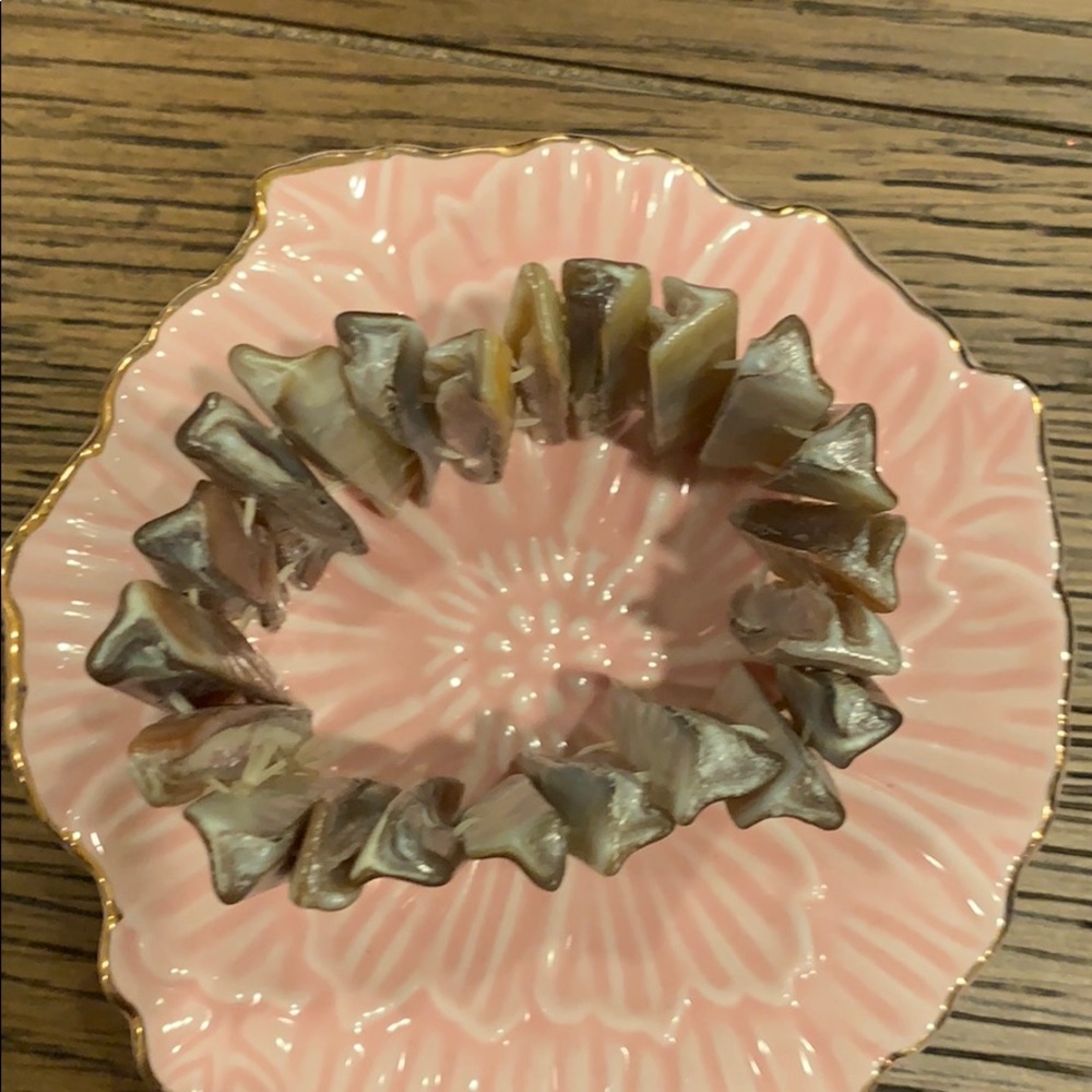 Shell Beachy Bracelet! - Picture 2 of 2